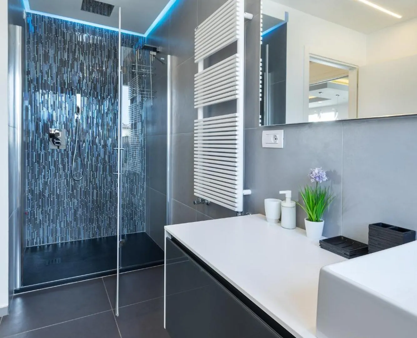 Penthouse18 Riccione - Jacuzzi On Master Bedroom 0*,  Olaszország